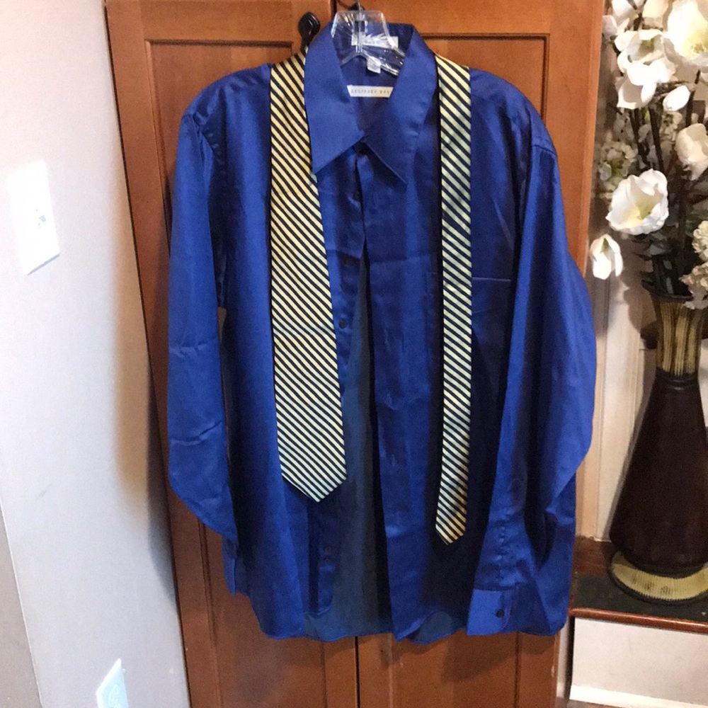 Like new Geoffrey Beene Blue Dress shirt sz M
